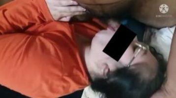 Parodi Kakak Adek Saling Bercumbu di Kamar