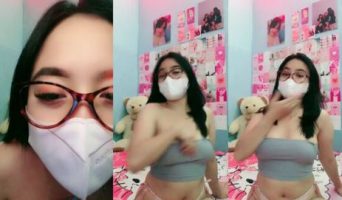 Toket Bergetar Mommy BbyMoy Goyang Asik Manjah